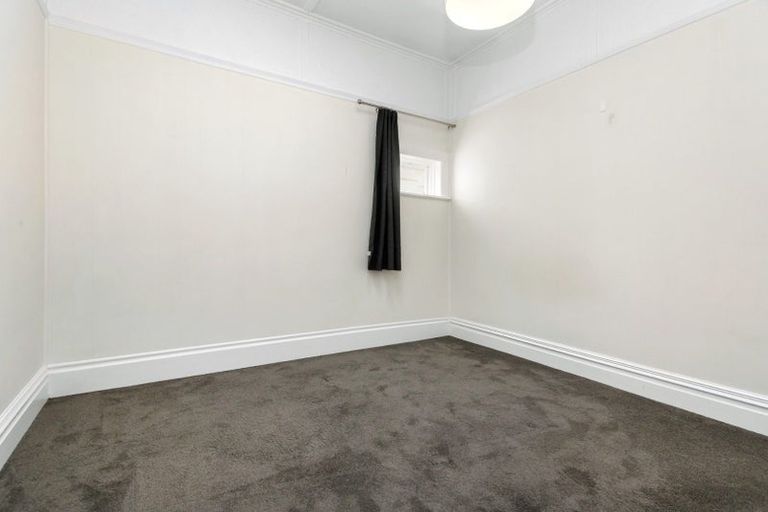 Photo of property in 5 Glendavar Street, Berhampore, Wellington, 6023
