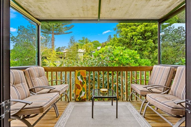 Photo of property in 1/12 Greenvalley Rise, Glenfield, Auckland, 0629