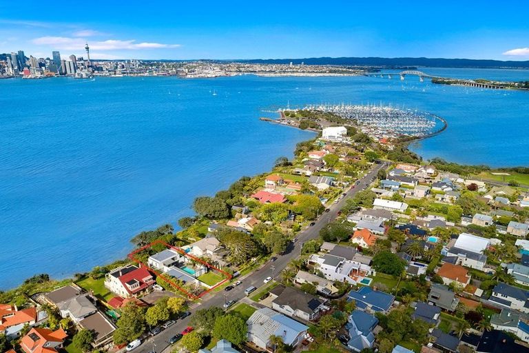 Photo of property in 25 Norwood Road, Bayswater, Auckland, 0622