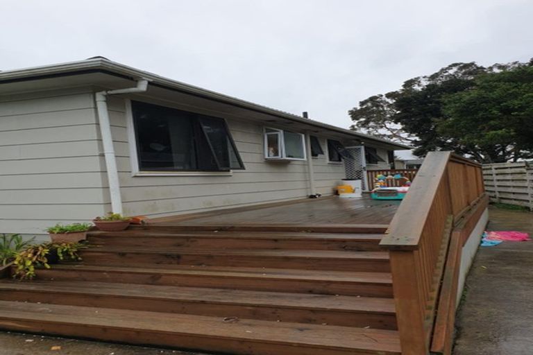 Photo of property in 375 Roscommon Road, Clendon Park, Auckland, 2103