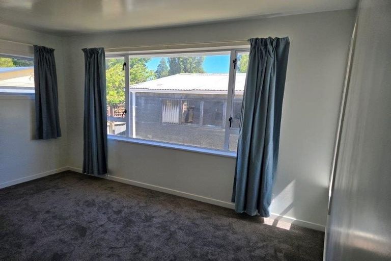 Photo of property in 2/102 Yaldhurst Road, Sockburn, Christchurch, 8042