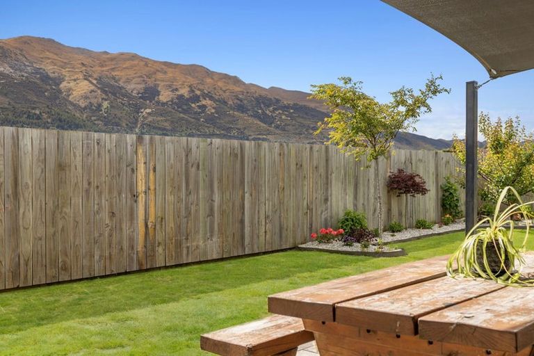 Photo of property in 9 Isthmus Place, Lake Hawea, Wanaka, 9382