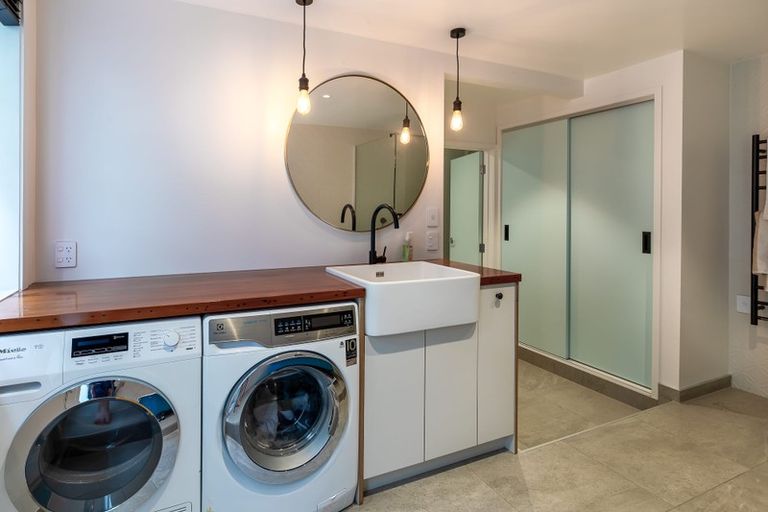 Photo of property in 9 Raroa Terrace, Waiatarua, Auckland, 0604