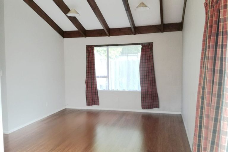 Photo of property in 33 Olena Avenue, Sunnyhills, Auckland, 2010