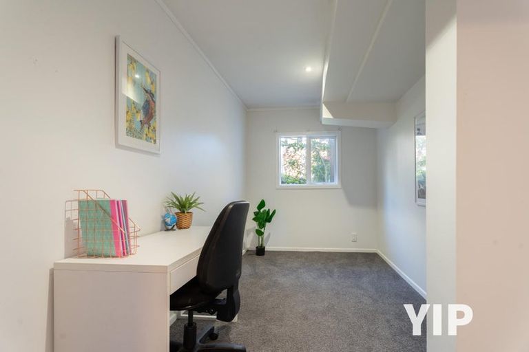 Photo of property in 18 Mandeville Crescent, Grenada Village, Wellington, 6037