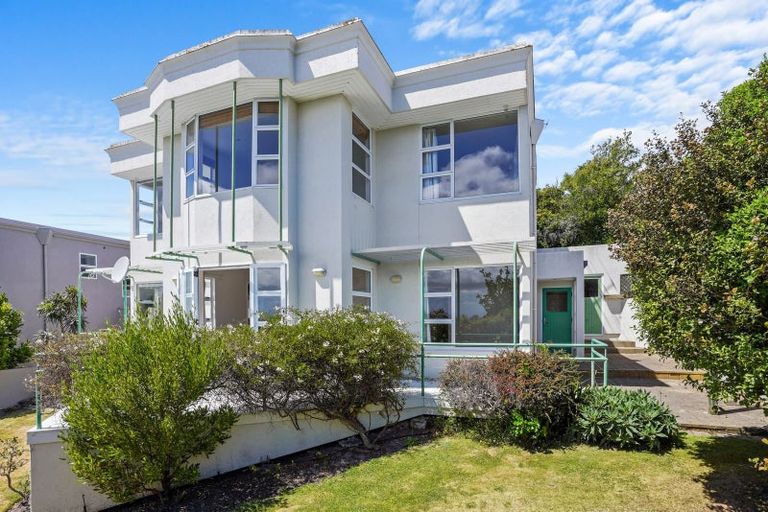 Photo of property in 2/5a Madeley Road, Mount Pleasant, Christchurch, 8081