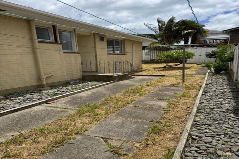 Photo of property in 2/14 Ballater Place, Highland Park, Auckland, 2010