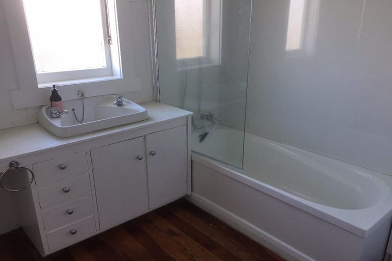 Photo of property in 18 Winter Street, Fairfield, Hamilton, 3214