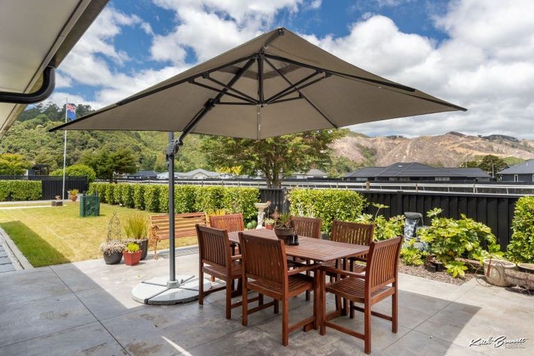 Photo of property in 33 Buddle Road, Wallaceville, Upper Hutt, 5018