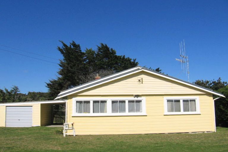 Photo of property in 12 Chrystal Street, Foxton Beach, Foxton, 4815