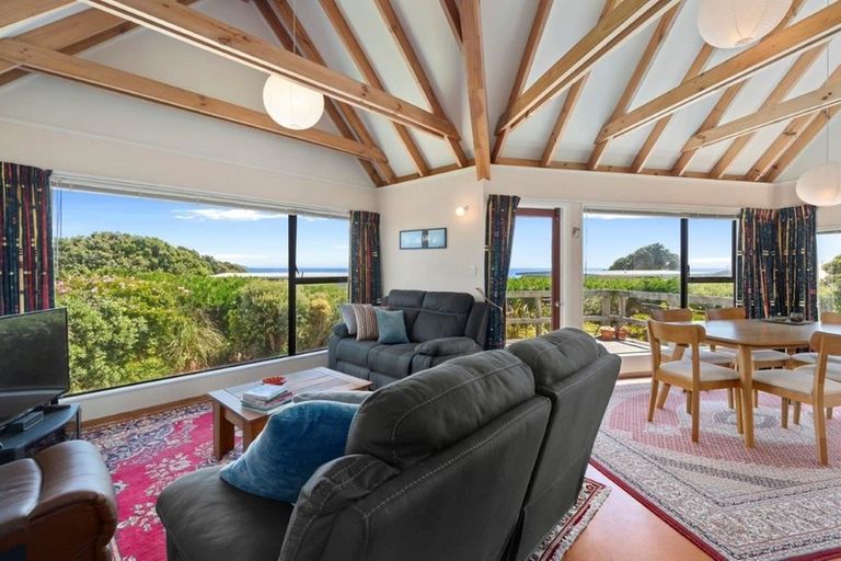 Photo of property in 6 Stonewall Grove, Waikanae Beach, Waikanae, 5036