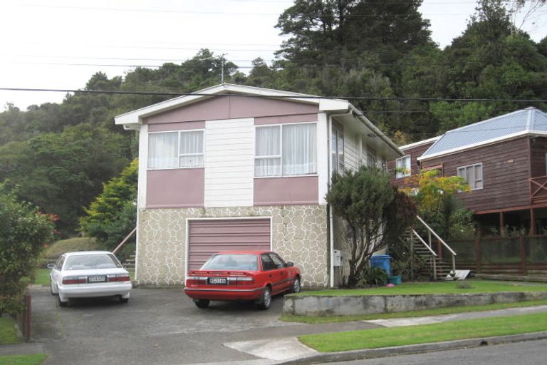 Photo of property in 5 Lowry Crescent, Stokes Valley, Lower Hutt, 5019