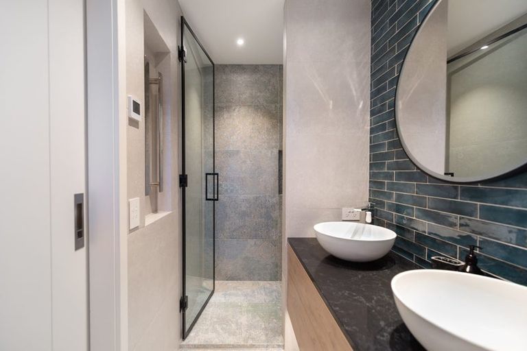 Photo of property in 52 Suburb Street, Queenstown, 9300