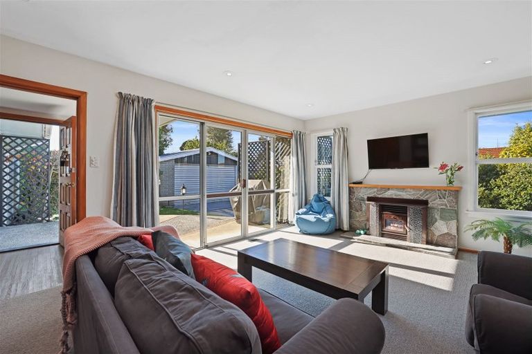 Photo of property in 16 Rosedale Place, Avonhead, Christchurch, 8042