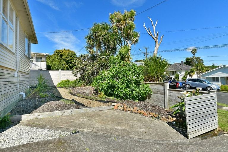 Photo of property in 38 Puriri Street, Helensville, 0800