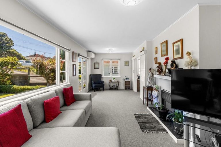 Photo of property in 101 Clawton Street, Westown, New Plymouth, 4310