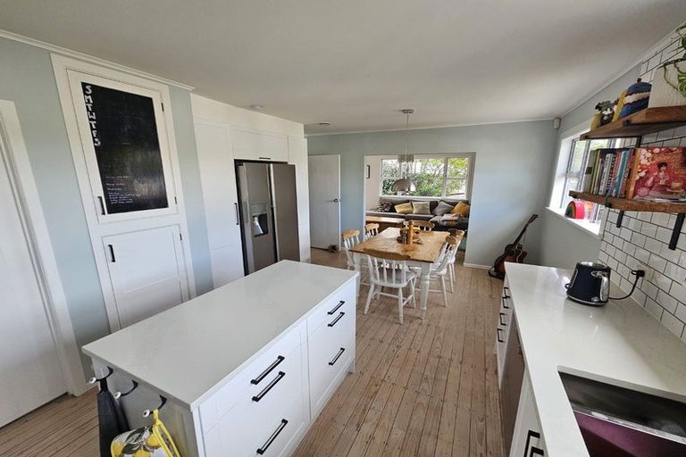 Photo of property in 5 Bayside Avenue, Te Atatu Peninsula, Auckland, 0610