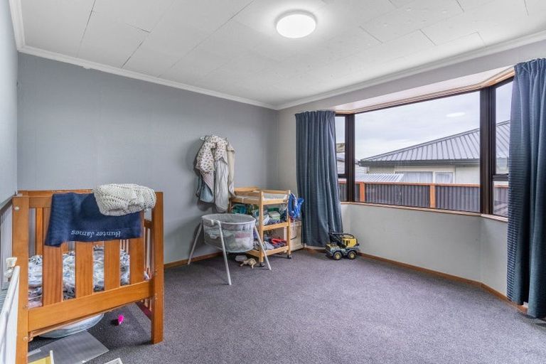 Photo of property in 8 Calder Place, Winton, 9720