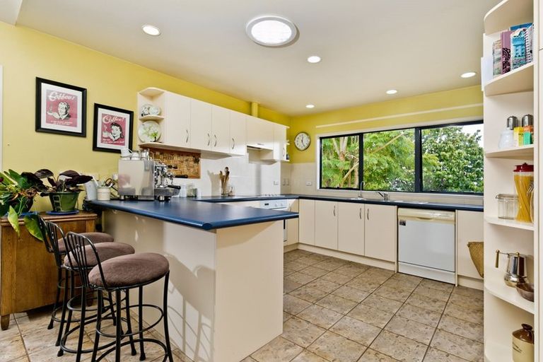 Photo of property in 109 Awaroa Road, Sunnyvale, Auckland, 0612