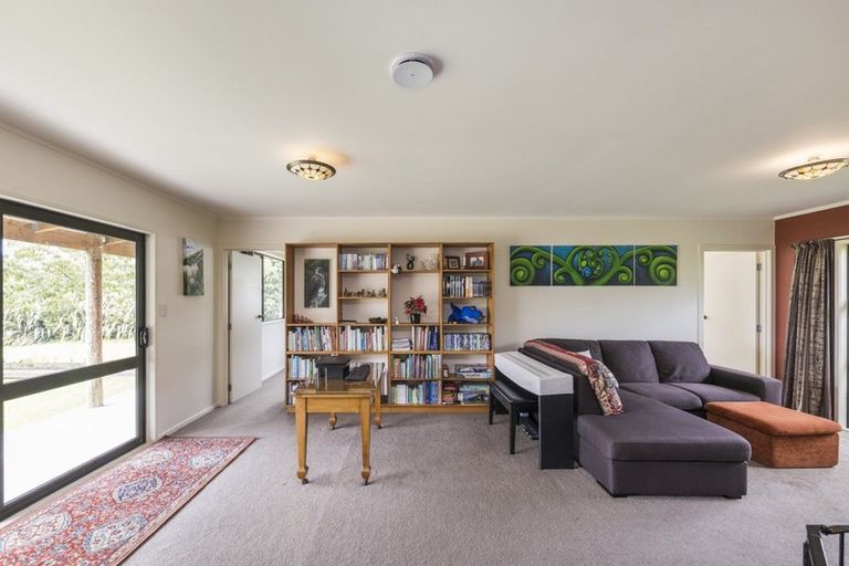 Photo of property in 183 Tokomaru Road East, Tokomaru, Palmerston North, 4474
