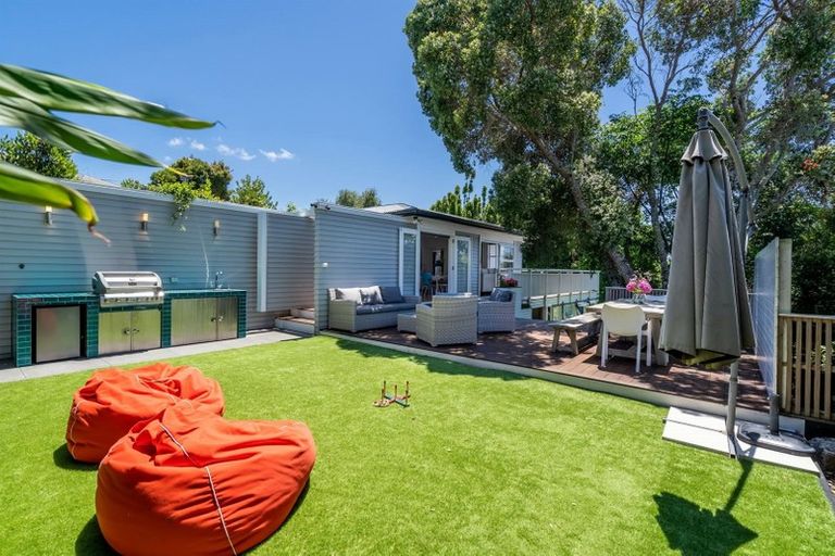 Photo of property in 8 Castleton Street, Birkdale, Auckland, 0626