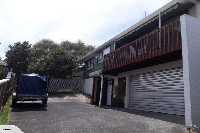 Photo of property in 2/15 Louise Place, Browns Bay, Auckland, 0630
