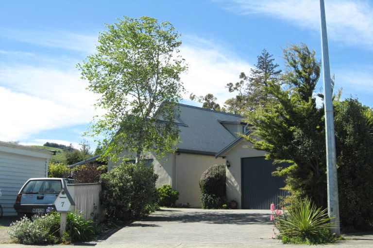 Photo of property in 1 Caroline Place, Stoke, Nelson, 7011