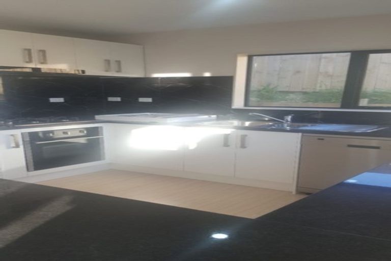 Photo of property in 3 Makora Road, Massey, Auckland, 0614