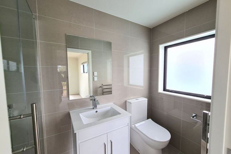 Photo of property in 90a Gossamer Drive, Pakuranga Heights, Auckland, 2010