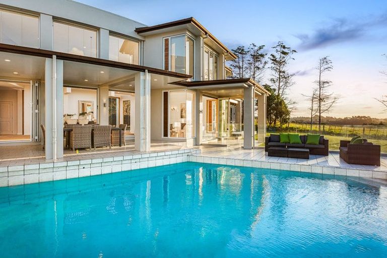 Photo of property in 189 Vaughans Road, Okura, Albany, 0792