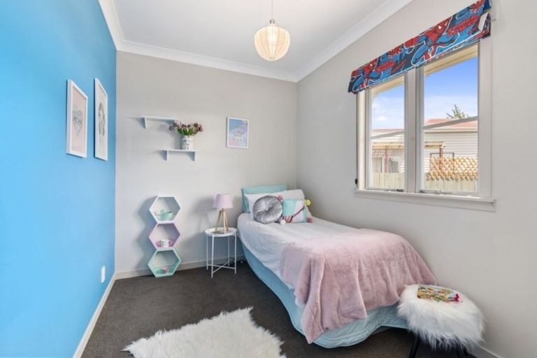 Photo of property in 18 Young Grove, Stokes Valley, Lower Hutt, 5019