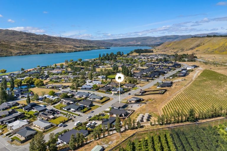 Photo of property in 71 Stratford Drive, Mount Pisa, Cromwell, 9383