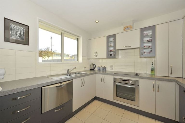 Photo of property in 23d Grassmere Street, Papanui, Christchurch, 8052