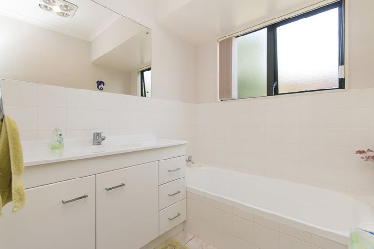 Photo of property in 13 Tom Keven Way, Pukekohe, 2120