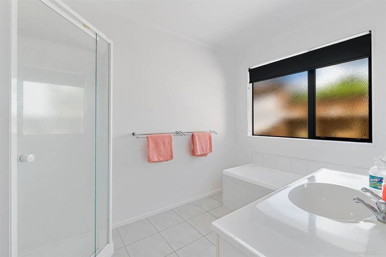 Photo of property in 30a Crispe Road, Clarks Beach, 2122