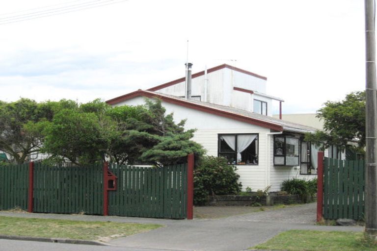 Photo of property in 16 Sandra Street, South New Brighton, Christchurch, 8062