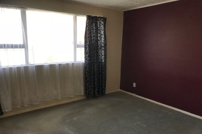 Photo of property in 52 Rhodes Drive, Kelvin Grove, Palmerston North, 4414