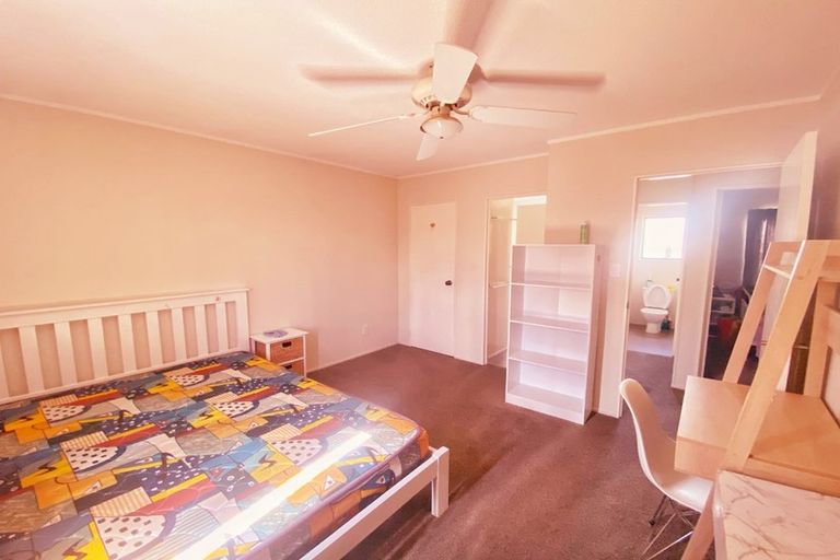 Photo of property in 2/717 East Coast Road, Browns Bay, Auckland, 0630