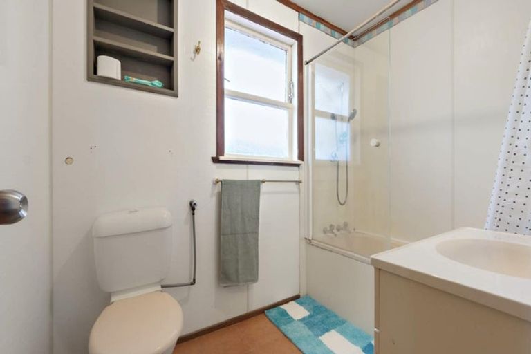Photo of property in 13 Tracey Terrace, Te Atatu South, Auckland, 0602