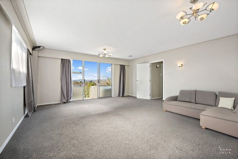 Photo of property in 207 Don Buck Road, Massey, Auckland, 0614
