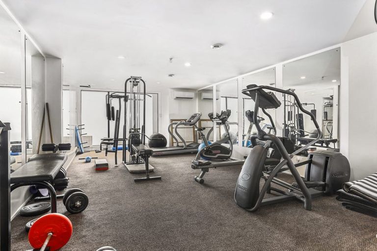 Photo of property in 5c The Promenade, Takapuna, Auckland, 0622