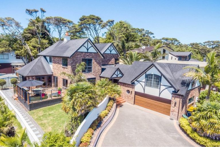 Photo of property in 30 Chamari Close, Titirangi, Auckland, 0604