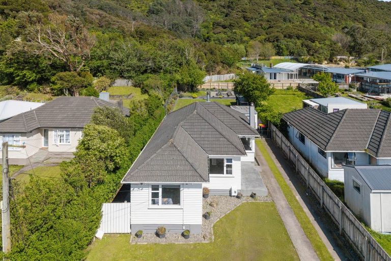 Photo of property in 203 Wellington Road, Wainuiomata, Lower Hutt, 5014