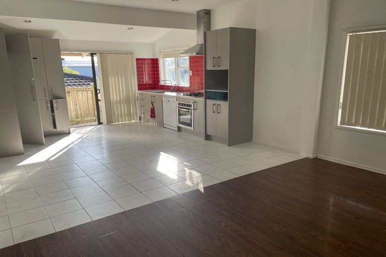 Photo of property in 31 Newington Road, Henderson, Auckland, 0612