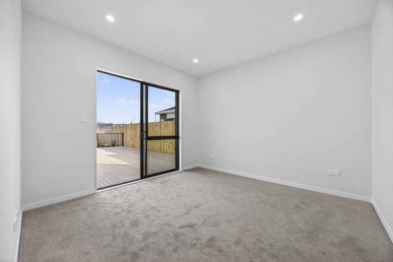 Photo of property in 10 Piko Road, Opaheke, 2113