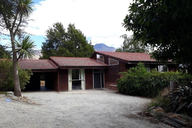 Photo of property in 16 Mckerrow Place, Sunshine Bay, Queenstown, 9300