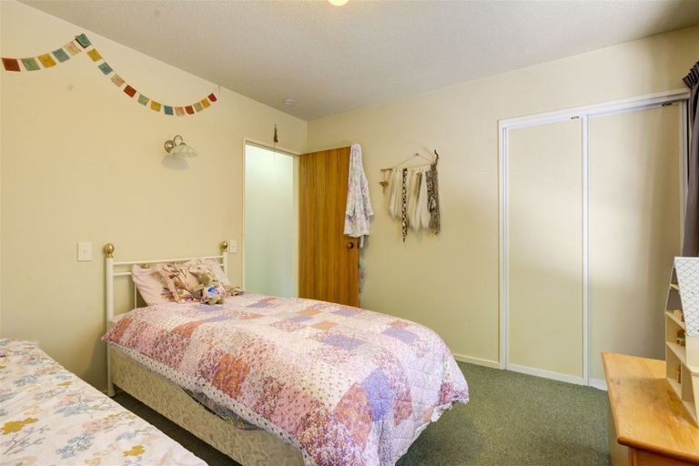 Photo of property in 28 Queens Avenue, Waikuku Beach, 7402