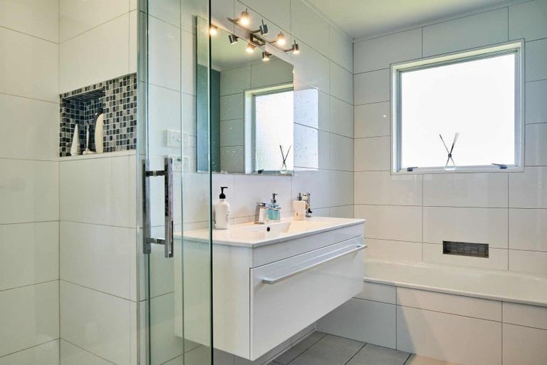 Photo of property in 10 Moray Place, Papakowhai, Porirua, 5024