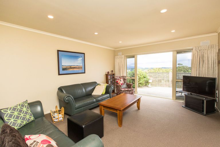 Photo of property in 6 Kea Place, Fitzherbert, Palmerston North, 4410