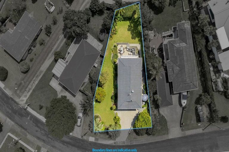 Photo of property in 5 Liston Crescent, Cockle Bay, Auckland, 2014